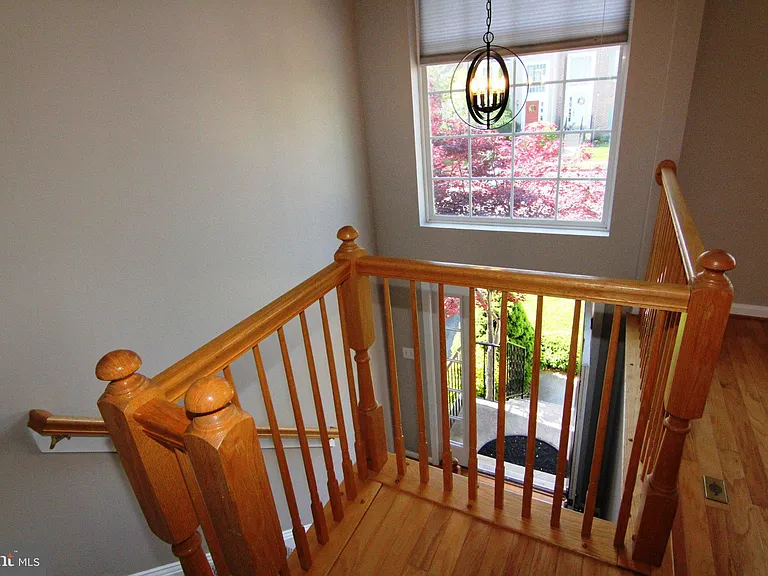 1917 Harpers Ct — Photo 2