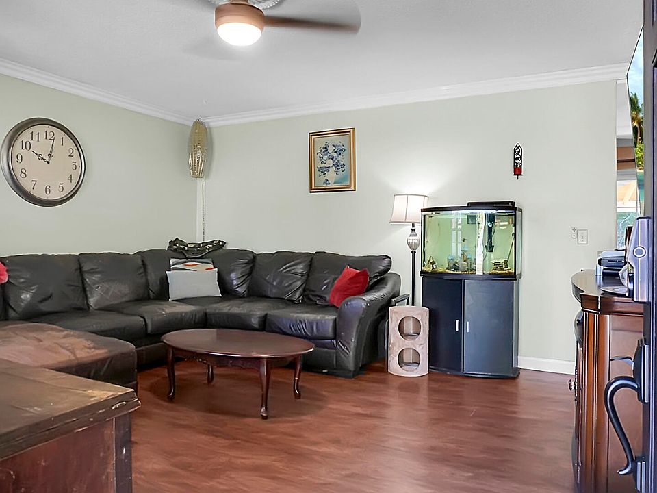 2nd image of 212 Sprucewood Dr