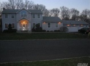 5 Richard Rd, Selden, NY 11784