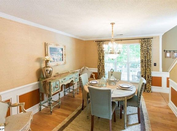 4th image of 211 Northcliff Way