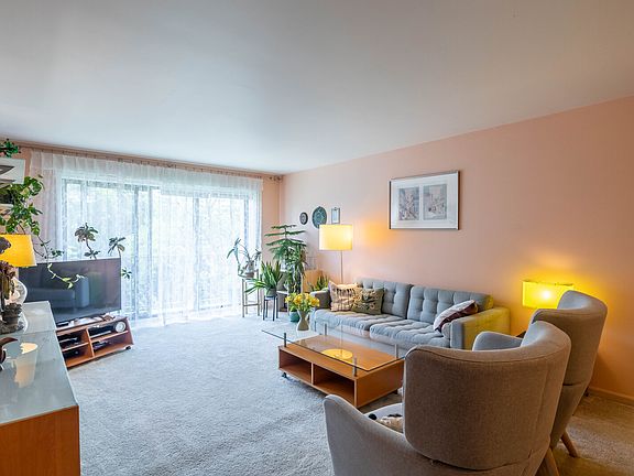 4th image of 250 W Parliament Pl APT 408