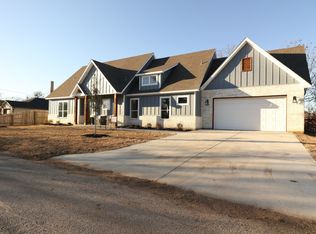 401 Peacock St, Cleburne, TX 76031