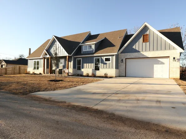 401 Peacock St, Cleburne, TX 76031