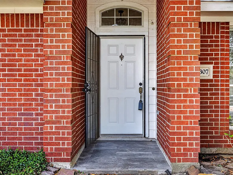15307 Flemington Ave — Photo 5
