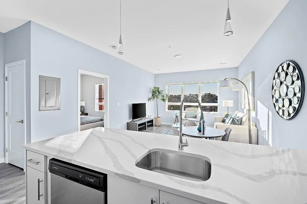 1055 Main Street Apartments — Photo 4