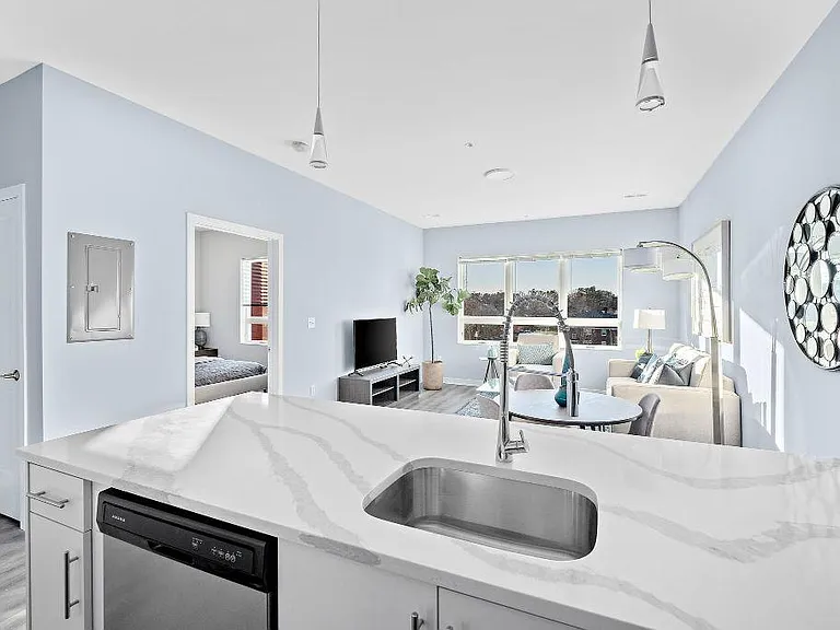 1055 Main Street Apartments — Photo 4