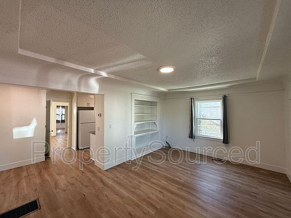 4th image of 940 N Sierra Nevada St