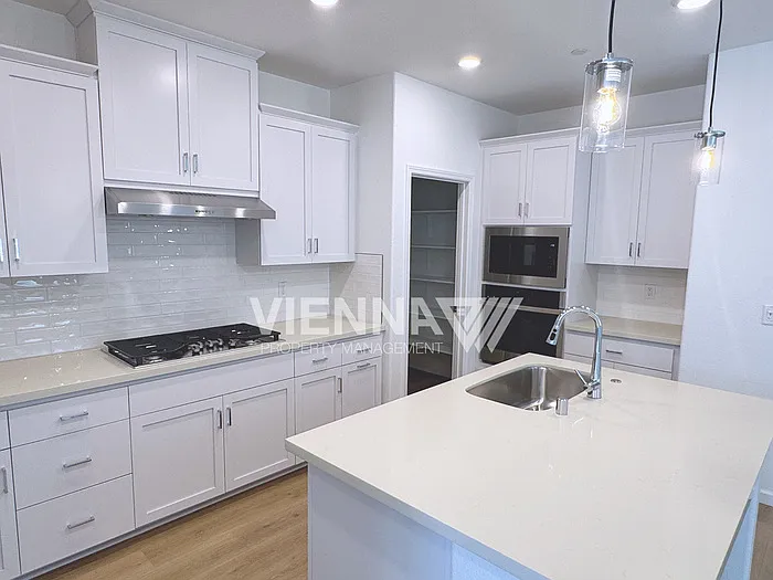 1568 Edgewood Ln — Photo 14