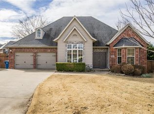 902 NE Halifax Pl, Bentonville, AR 72712