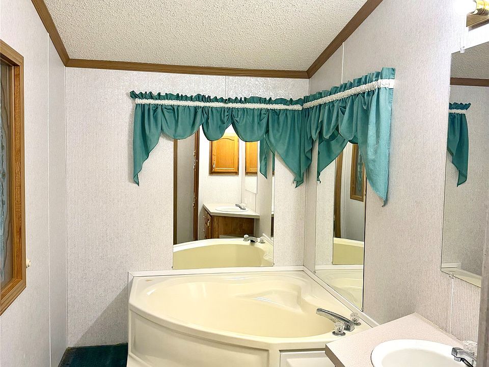 13th image of 720 2nd St