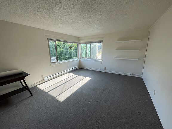 5th image of 2424 E Denny Way #18984906