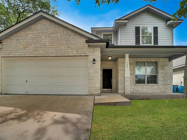 121 Park Ln — Photo 1