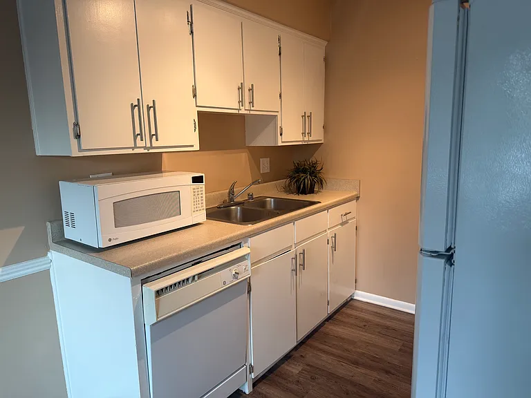 1280 Dewey St #4 — Photo 10