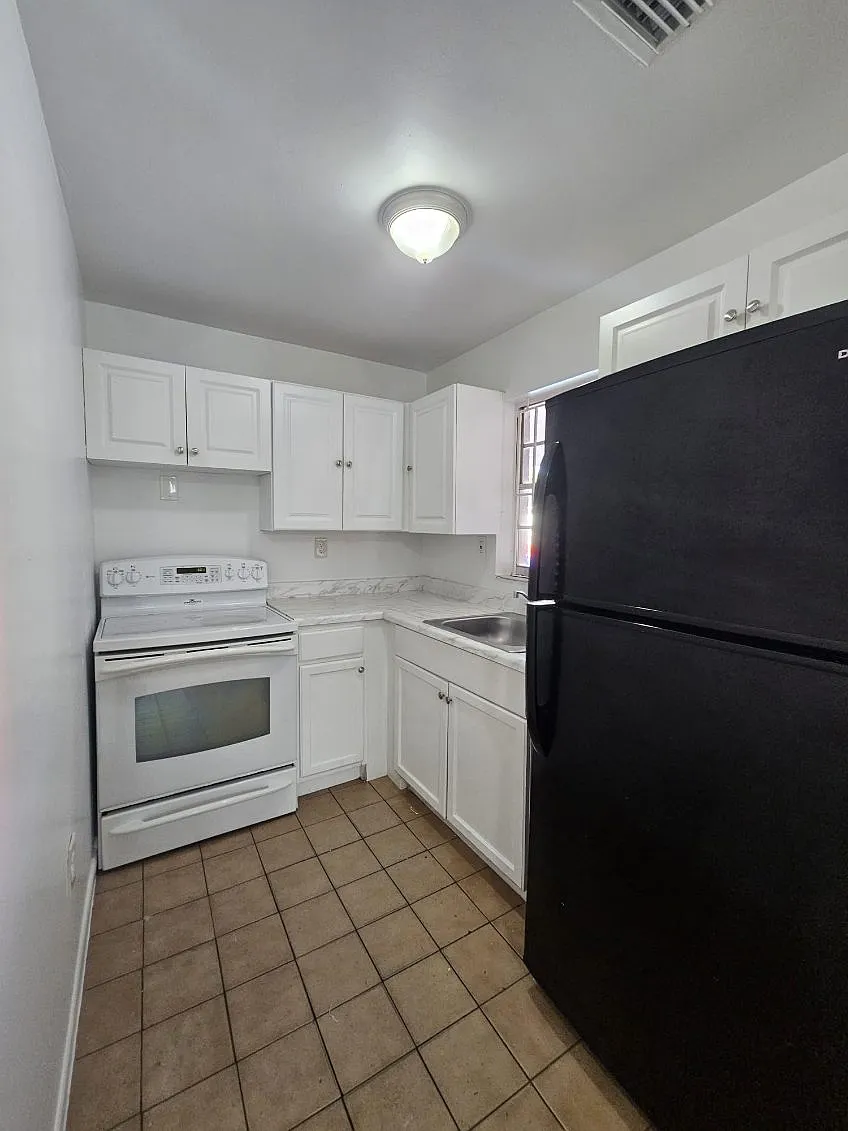 2 bed, 1.0 bath, $2,100 — Photo 1