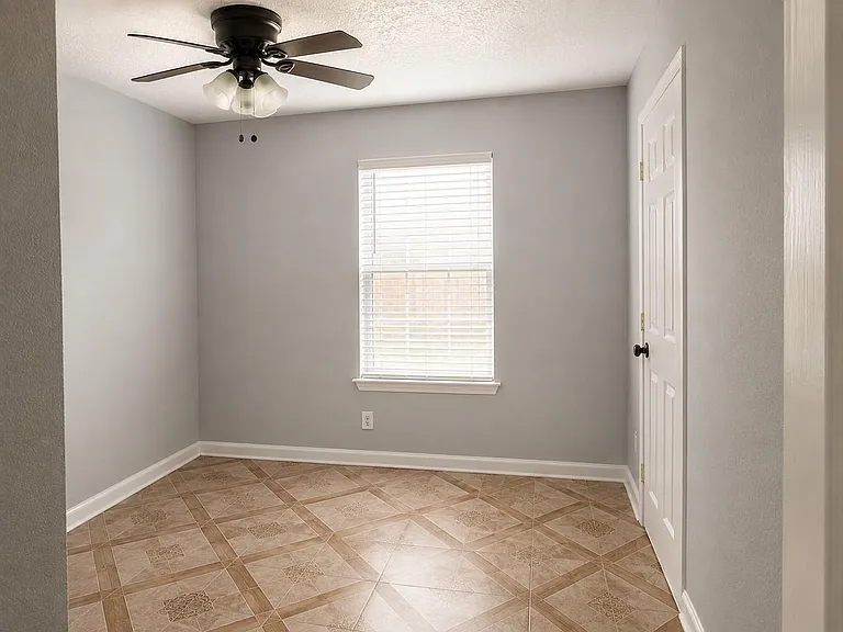 12815 Venice Ln — Photo 8