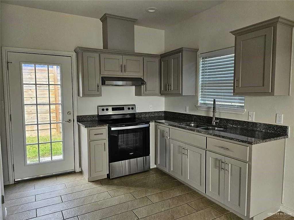 2 bed, 2.0 bath, 7650 sqft, $1,000 — Photo 4