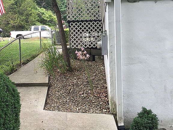 3rd image of 511 Westview Dr