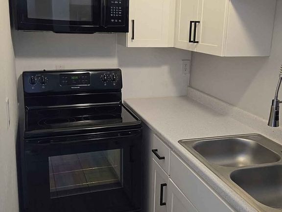 4th image of 2107 W Bethany Home Rd #1