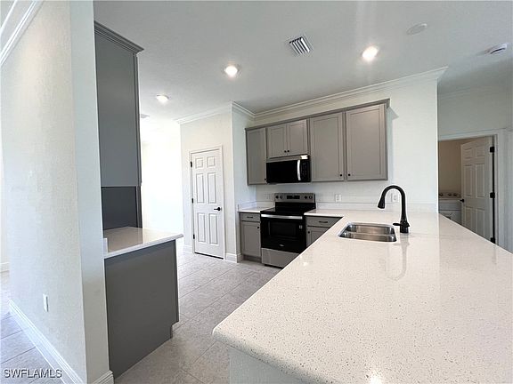 5th image of 3936 NW 41st Ave