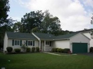 618 Kestrel Ridge Dr, South Lyon, MI 48178