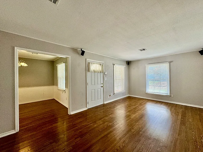 9519 Stratford Dr — Photo 2