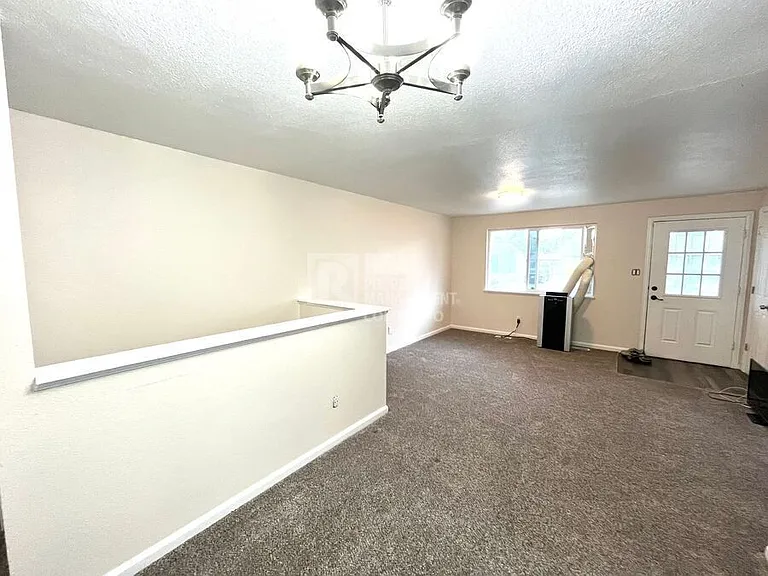 2046 Del Mar Dr — Photo 4