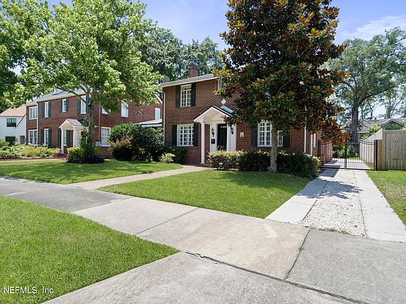 3rd image of 1302 WINDSOR Place