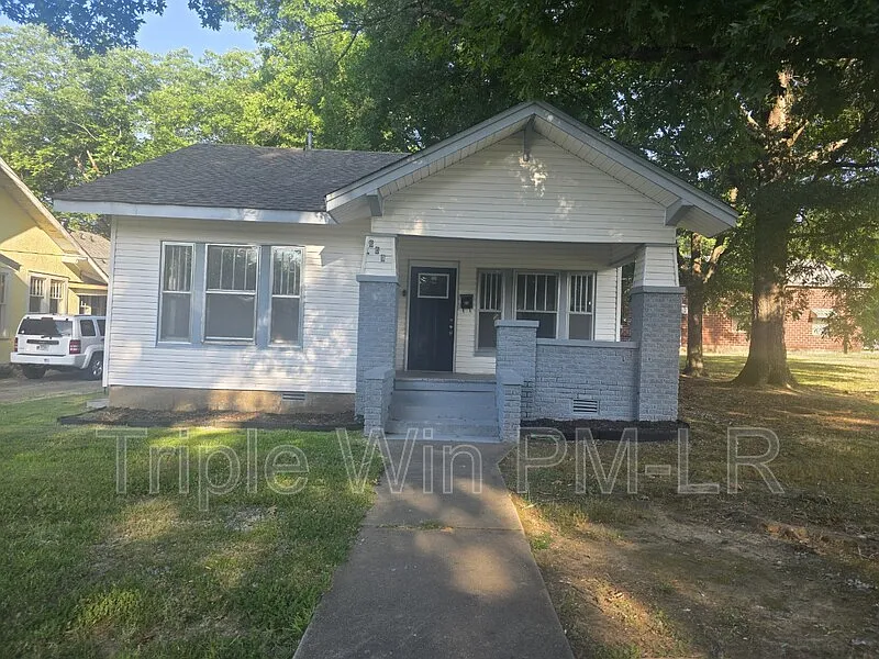 2 bed, 1.0 bath, 1110 sqft, $1,095 — Photo 2