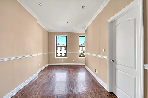 Rented by Compass | media 27