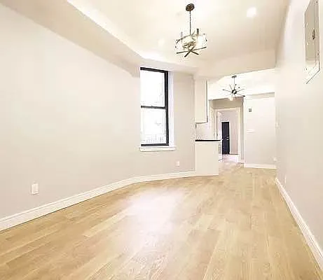 Rented by Tapiro Realty | media 11