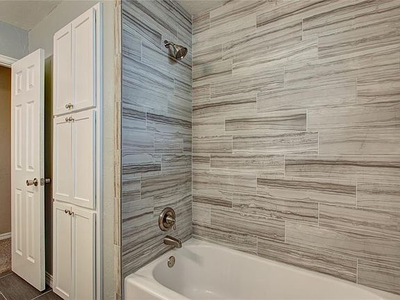 3rd image of 5424 S Lee Ave