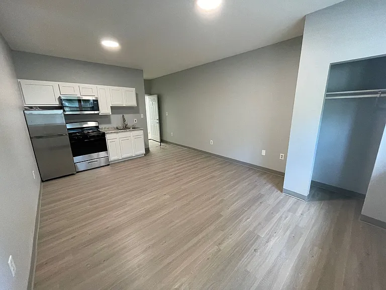 900 North Street — Photo 3