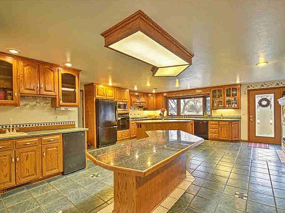 3rd image of 1191 Beechwood Dr