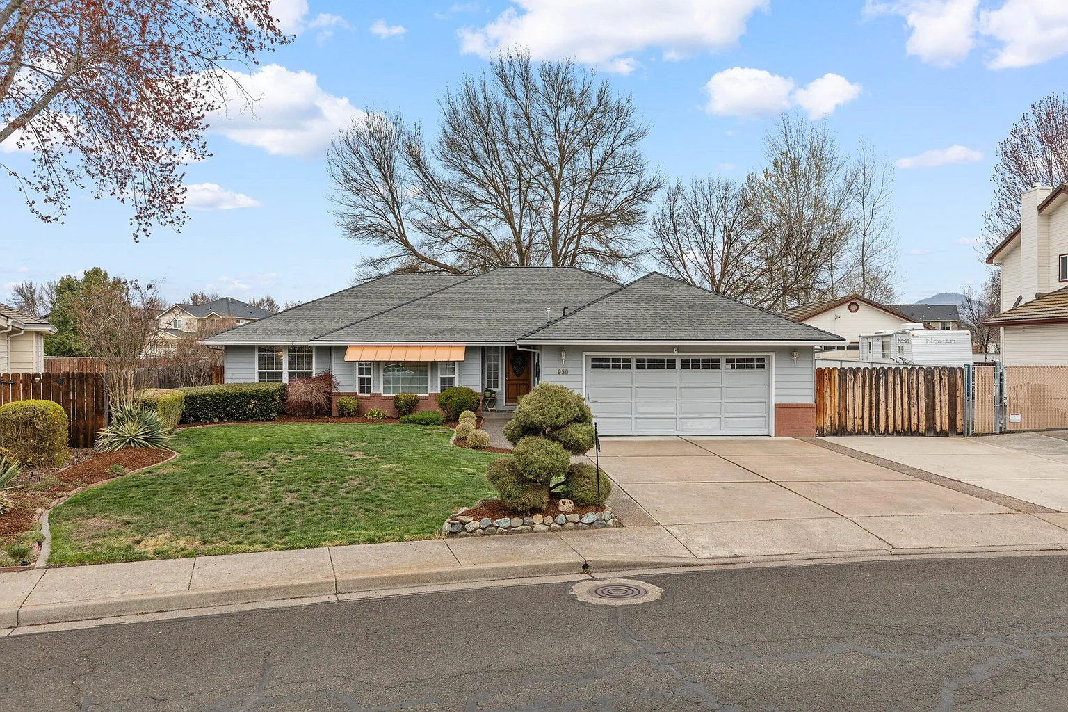 950 Brandon St photo 1