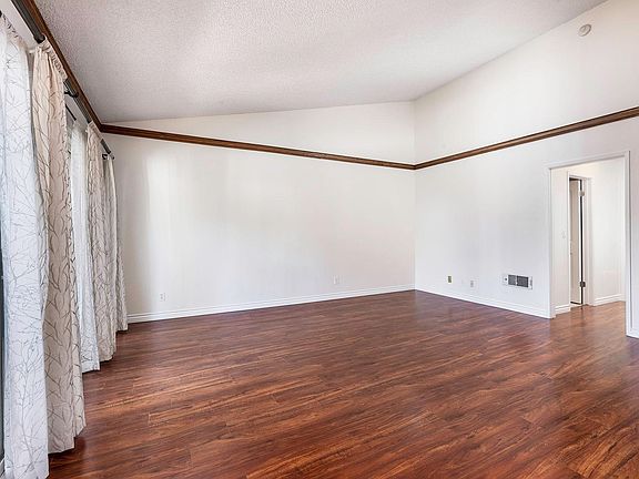 3rd image of 643 S Prospect Ave Unit 203