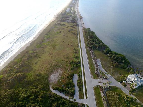 4th image of 7663 Pelican Pointe Dr