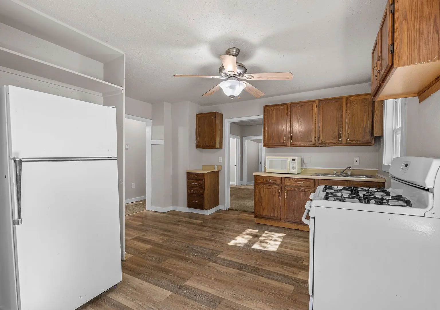 3 Bedroom Home For Rent - 3410 Easton Blvd — Photo 2