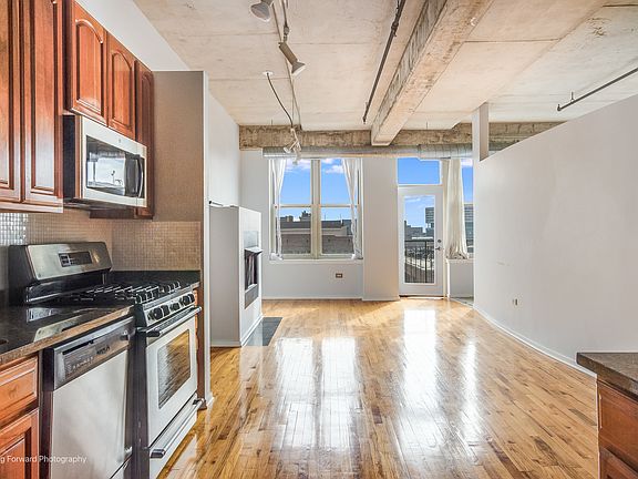 5th image of 6 S Laflin St APT 923