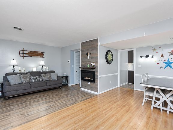 5th image of 108 Essex Dr