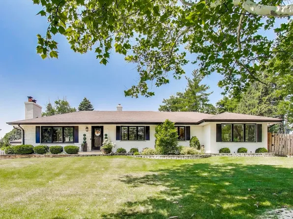 390 S Kenilworth Ave, Glen Ellyn, IL 60137