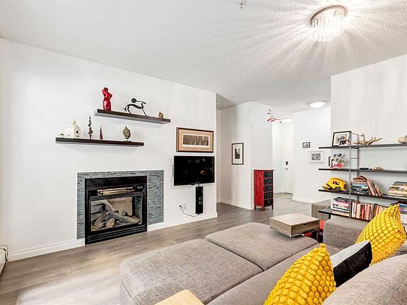 3rd image of 532 S 5th Ave NE #101