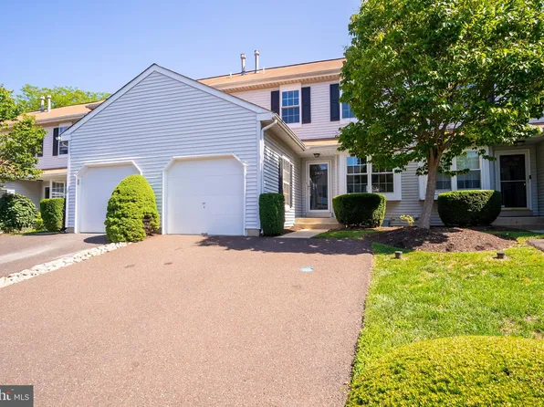 2428 Linksman Ln, Warrington, PA 18976