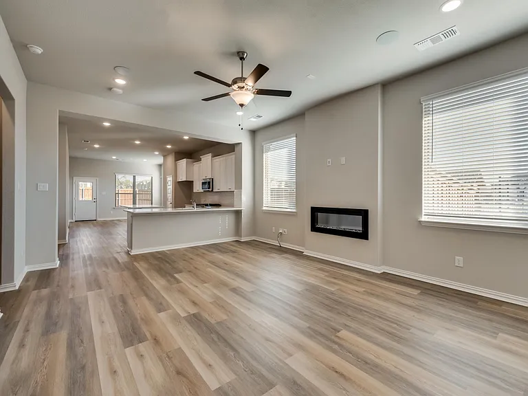 1127 Mesa St — Photo 4