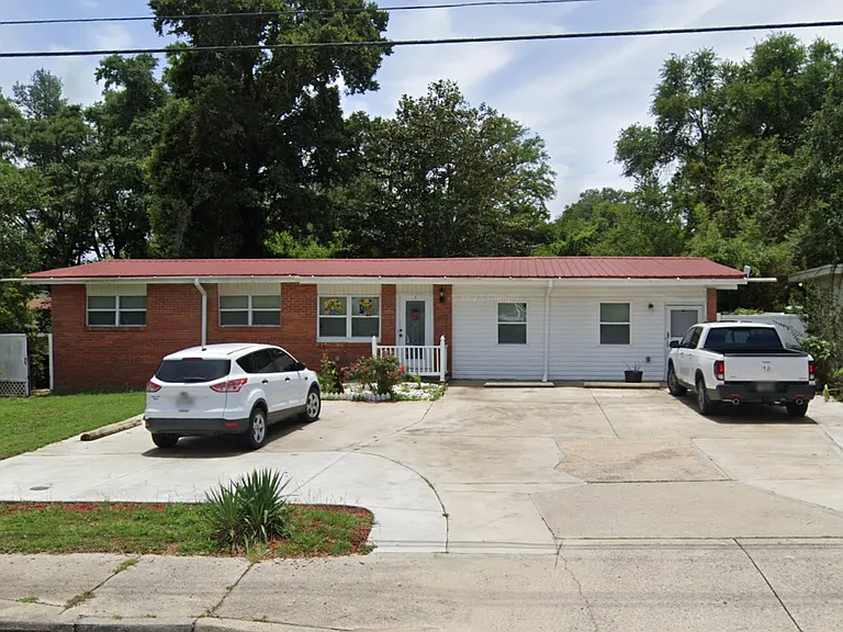 2275 Creighton Rd #B — Photo 1