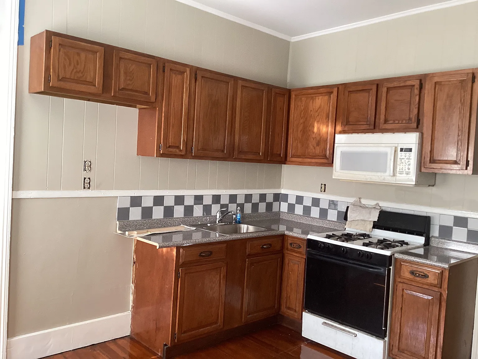 2 bed, $1,100 — Photo 4