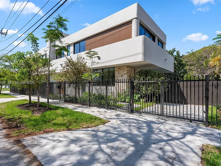 2330 SW 36th Ave — Photo 23
