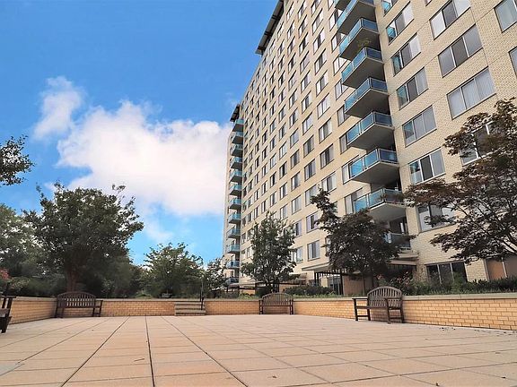 2nd image of 10500 Rockville Pike Unit 1401