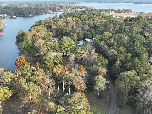 3rd image of 915 Jeff Davis Dr