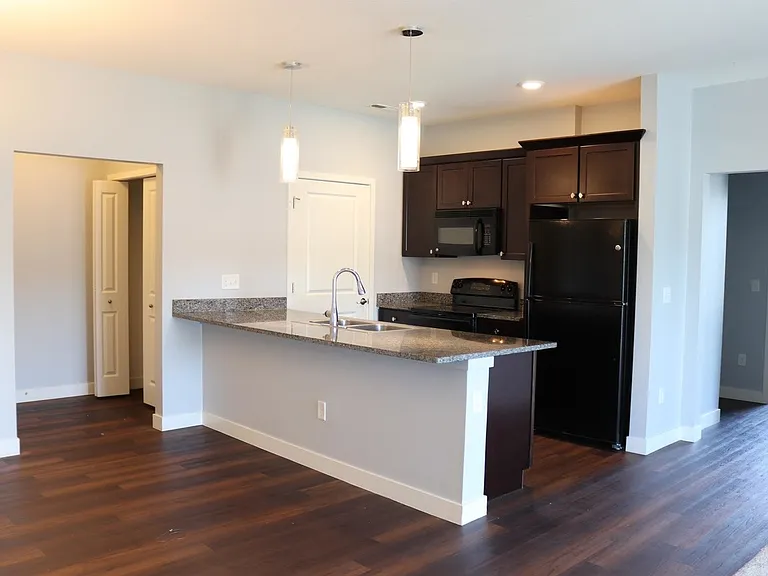 1577 McCleary Ln — Photo 1