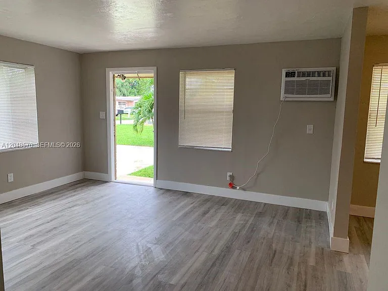 6317 SW 18th St #1 — Photo 5